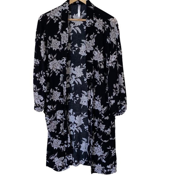 SPIRITUAL GANGSTER Maya Floral Kimono Robe, Size One Size - Picture 2 of 12